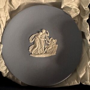 CUPID SLEEPING w/ Aphrodite Muses 1960s Wedgwood England Powder Blue 4.25" Dish